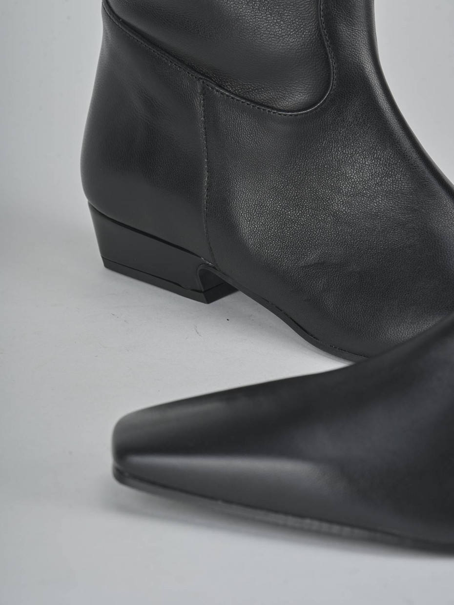 Botas de tacón bajo tacón 3 cm negro cuero