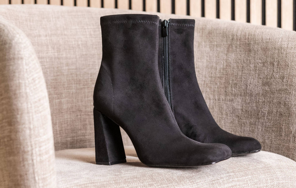 Stivaletti tacco 9cm camoscio sostenible nero