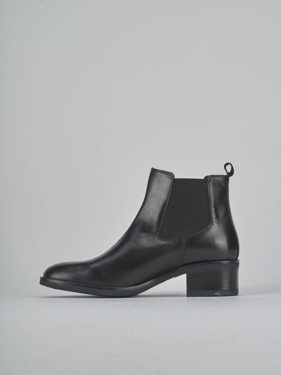 Low heel ankle boots heel 4 cm black leather