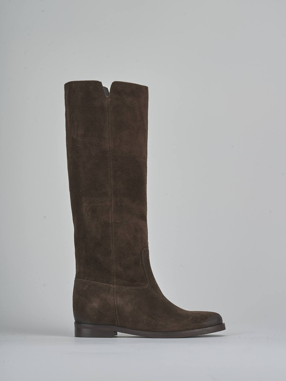 Botas de tacón bajo tacón 2 cm marrón oscuro ante