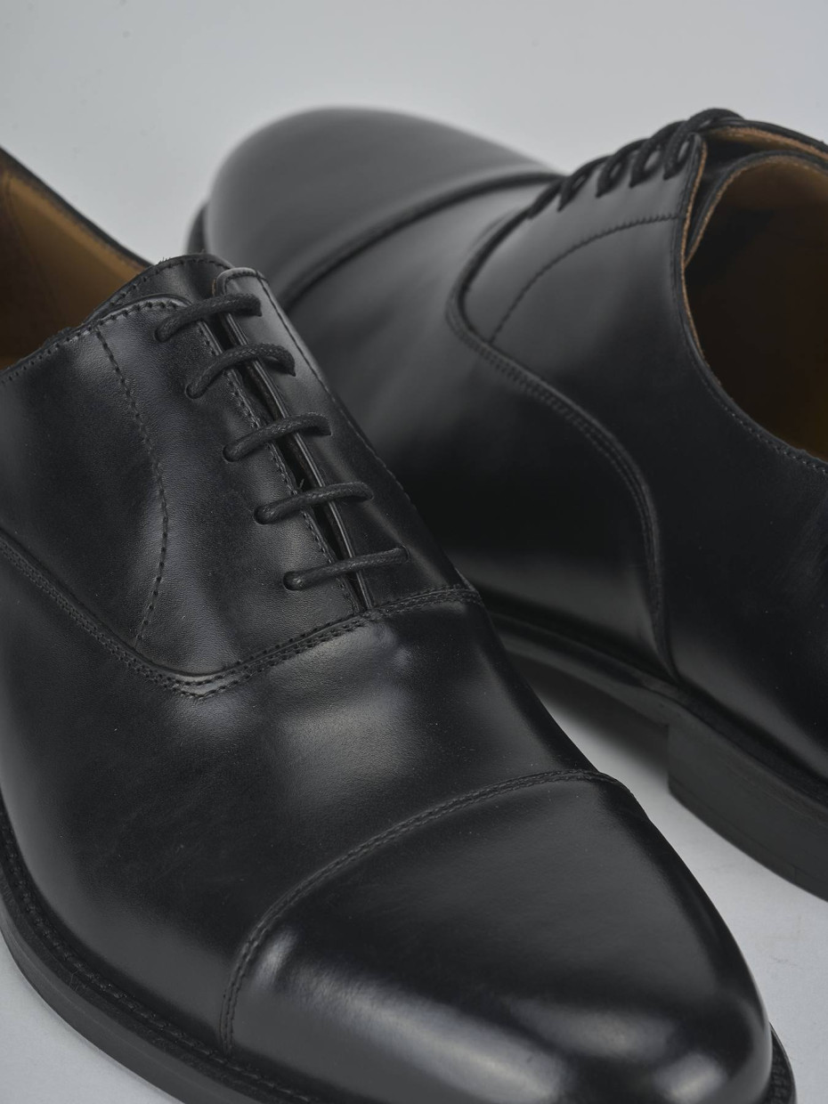 Zapatos de cordones negro cuero
