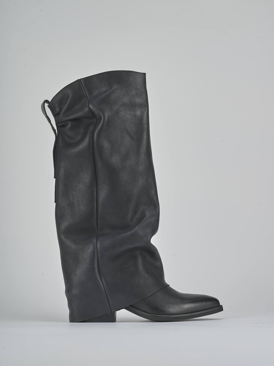 Low heel boots heel 4 cm black leather