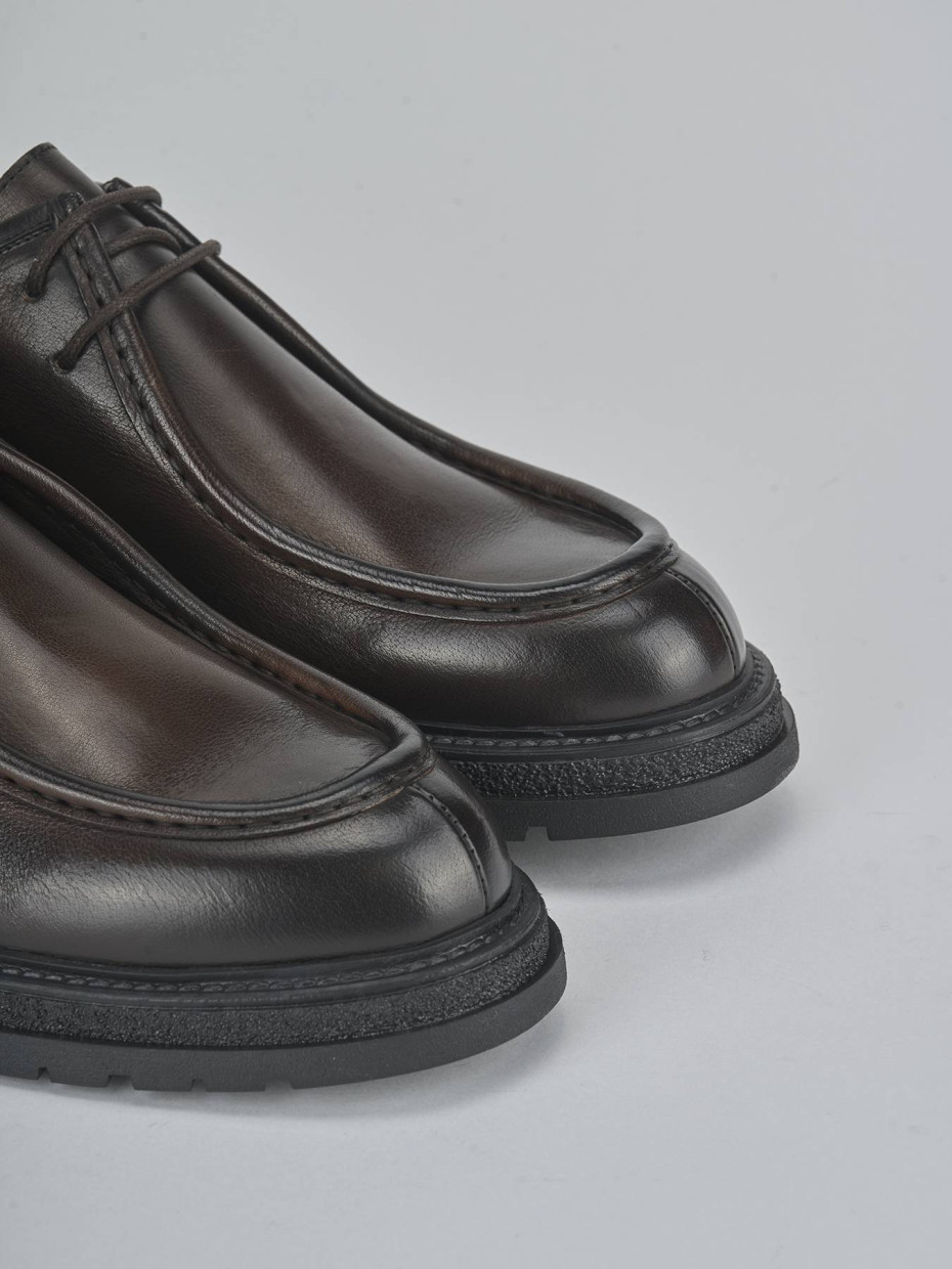 Stringate pelle testa