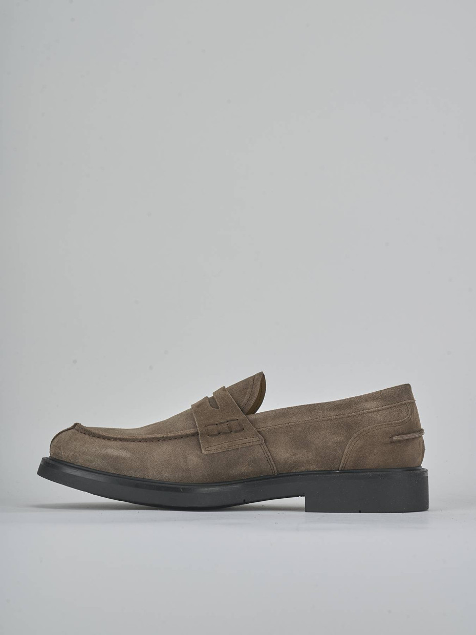Loafers beige suede