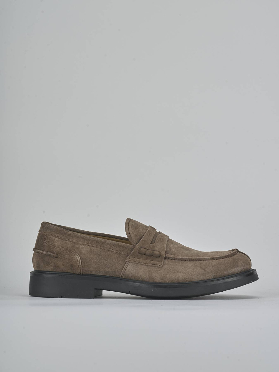 Loafers beige suede