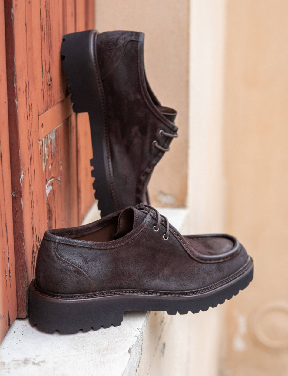 Lace-up shoes dark brown suede