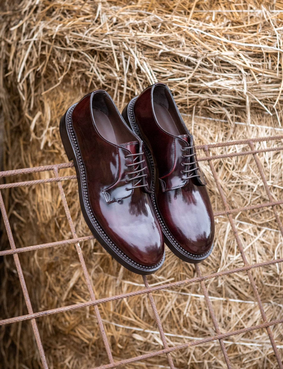 Stringate pelle bordo'
