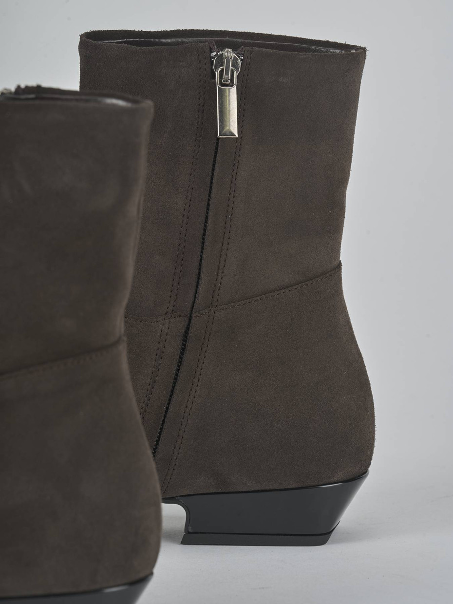 Botines de tacón bajo tacón 3 cm marrón oscuro ante