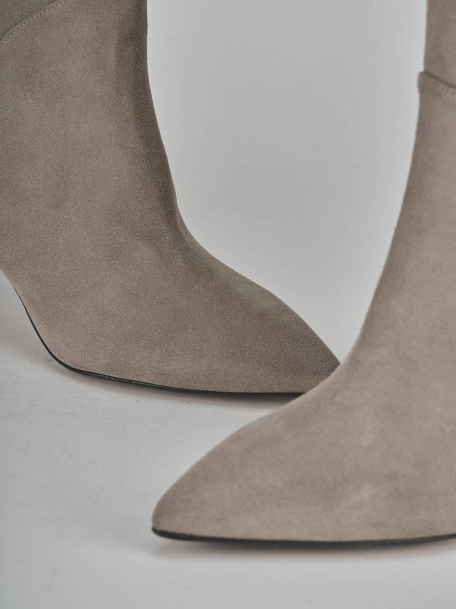 Stivali tacco 7cm camoscio beige