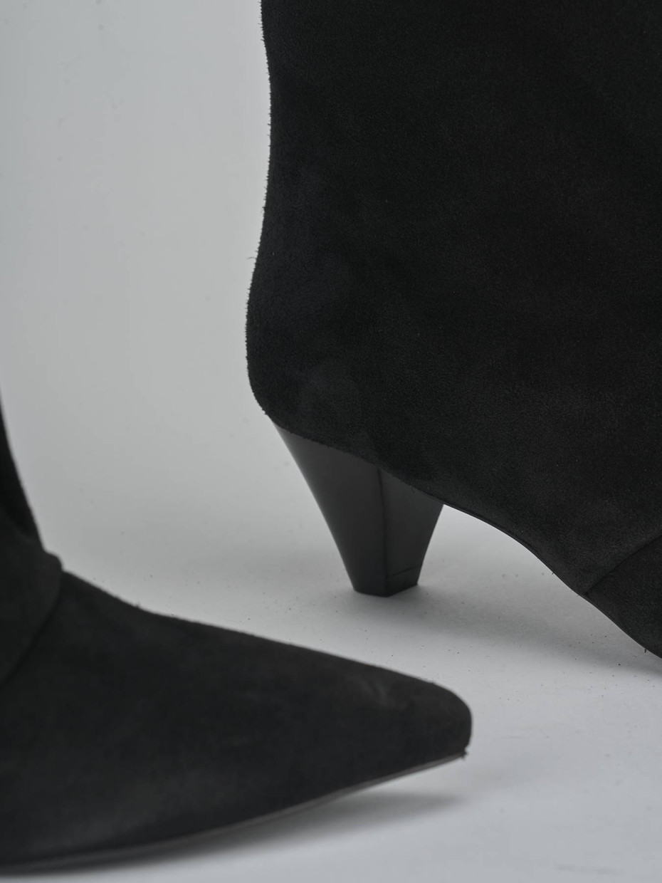Botas de tacón bajo tacón 4 cm negro ante