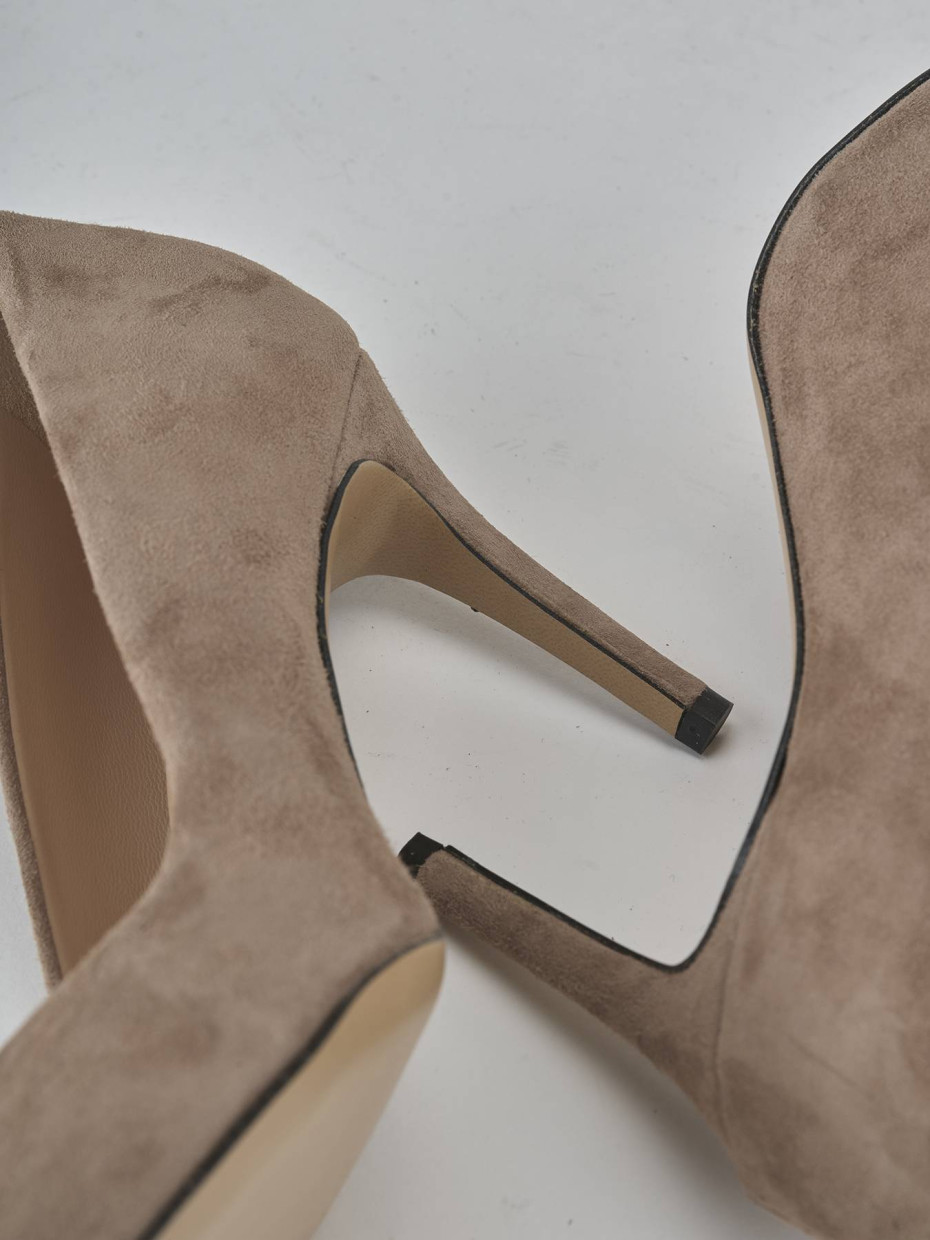 Zapatos de salón tacón 7 cm beis ante