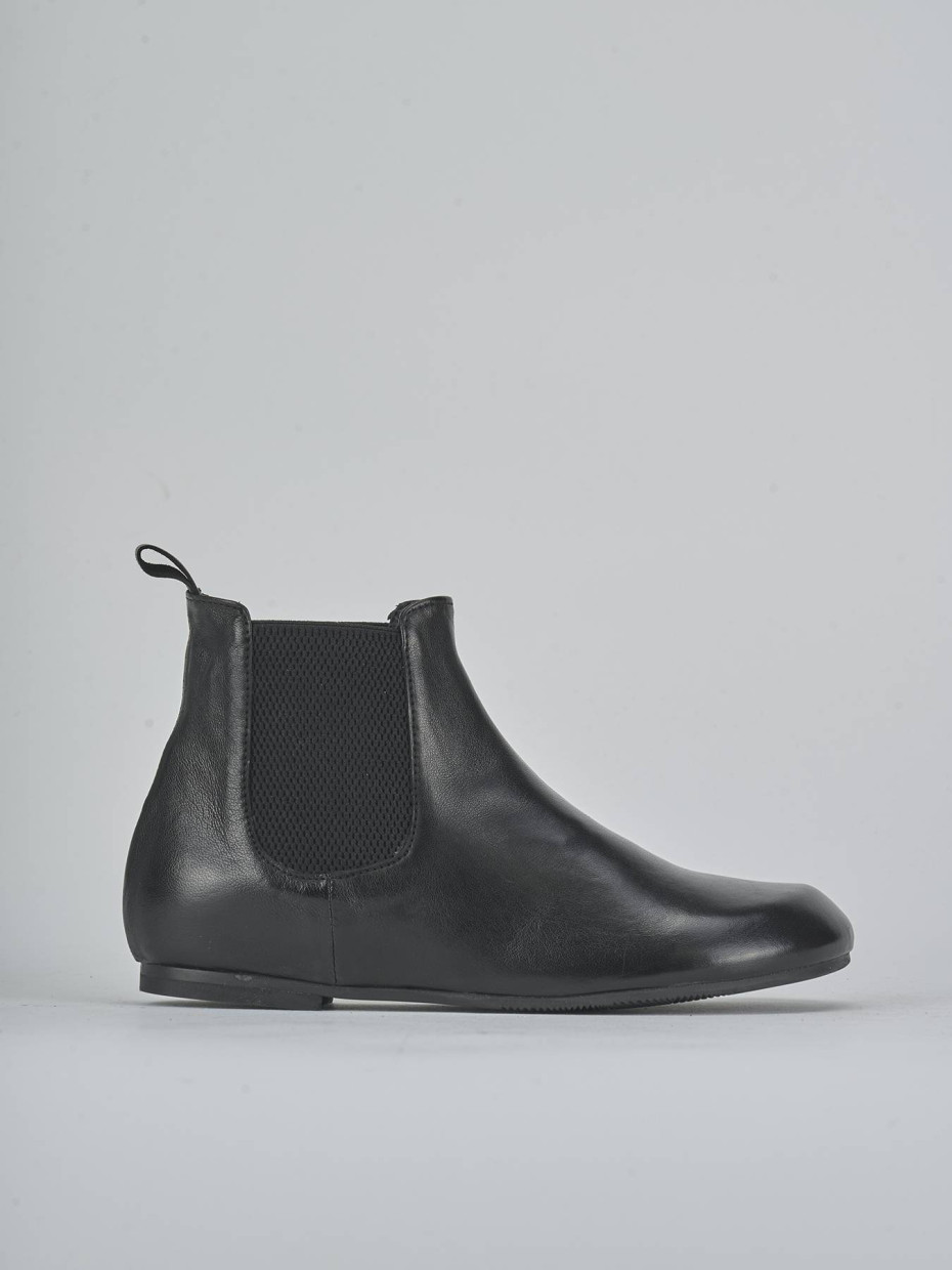 Low heel ankle boots heel 1 cm black leather