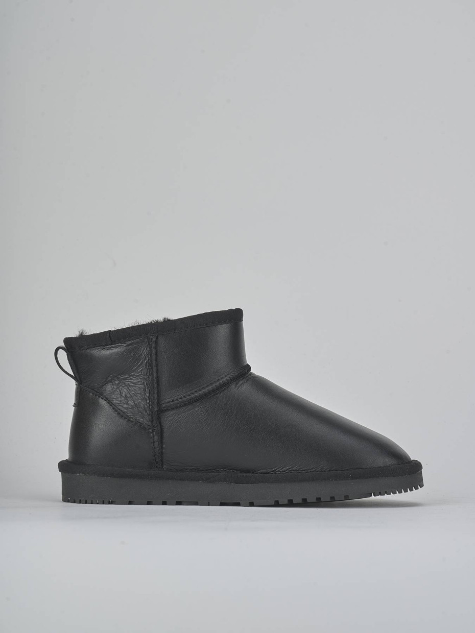 Botines de tacón bajo negro cuero