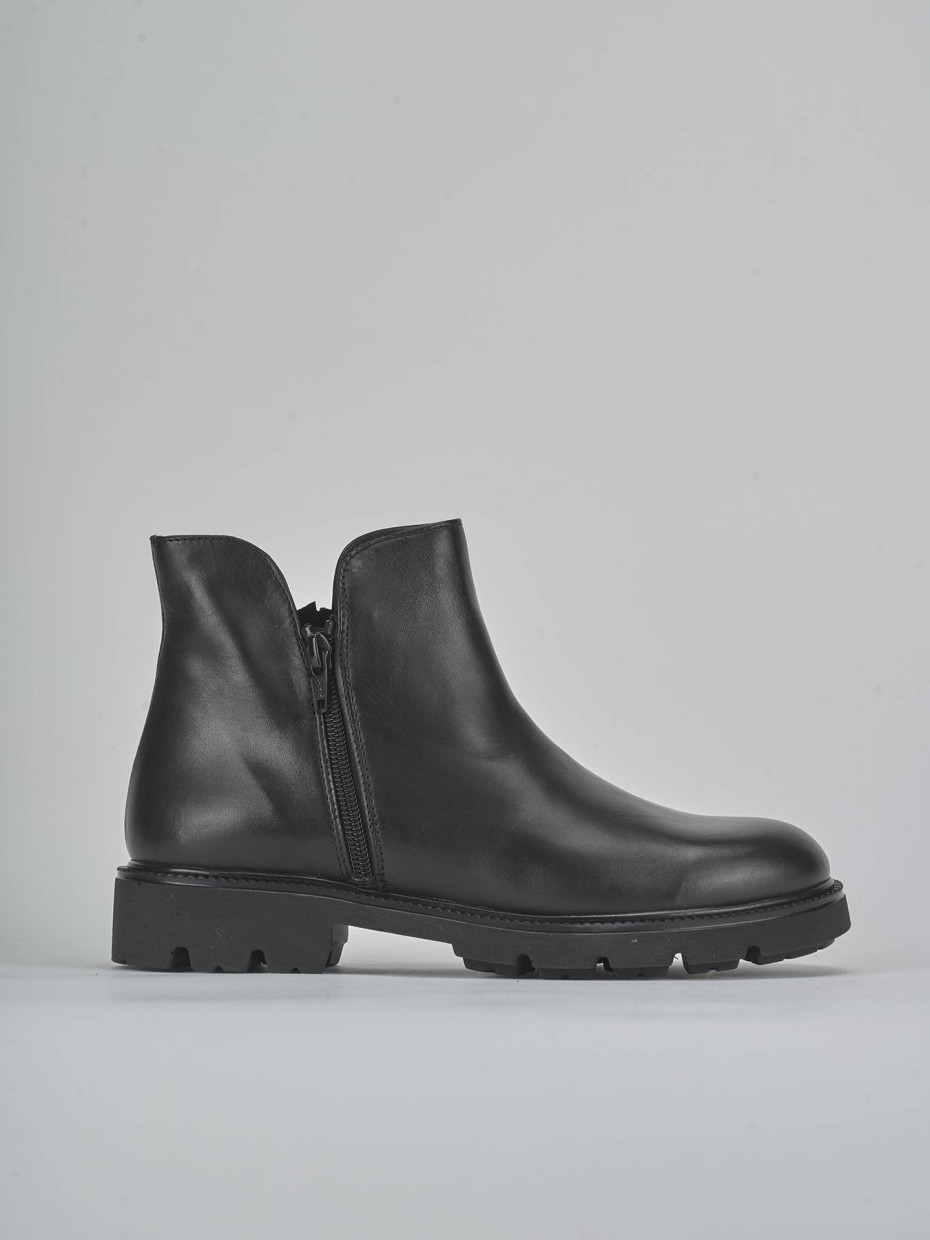 Stivaletti tacco 2cm pelle nero