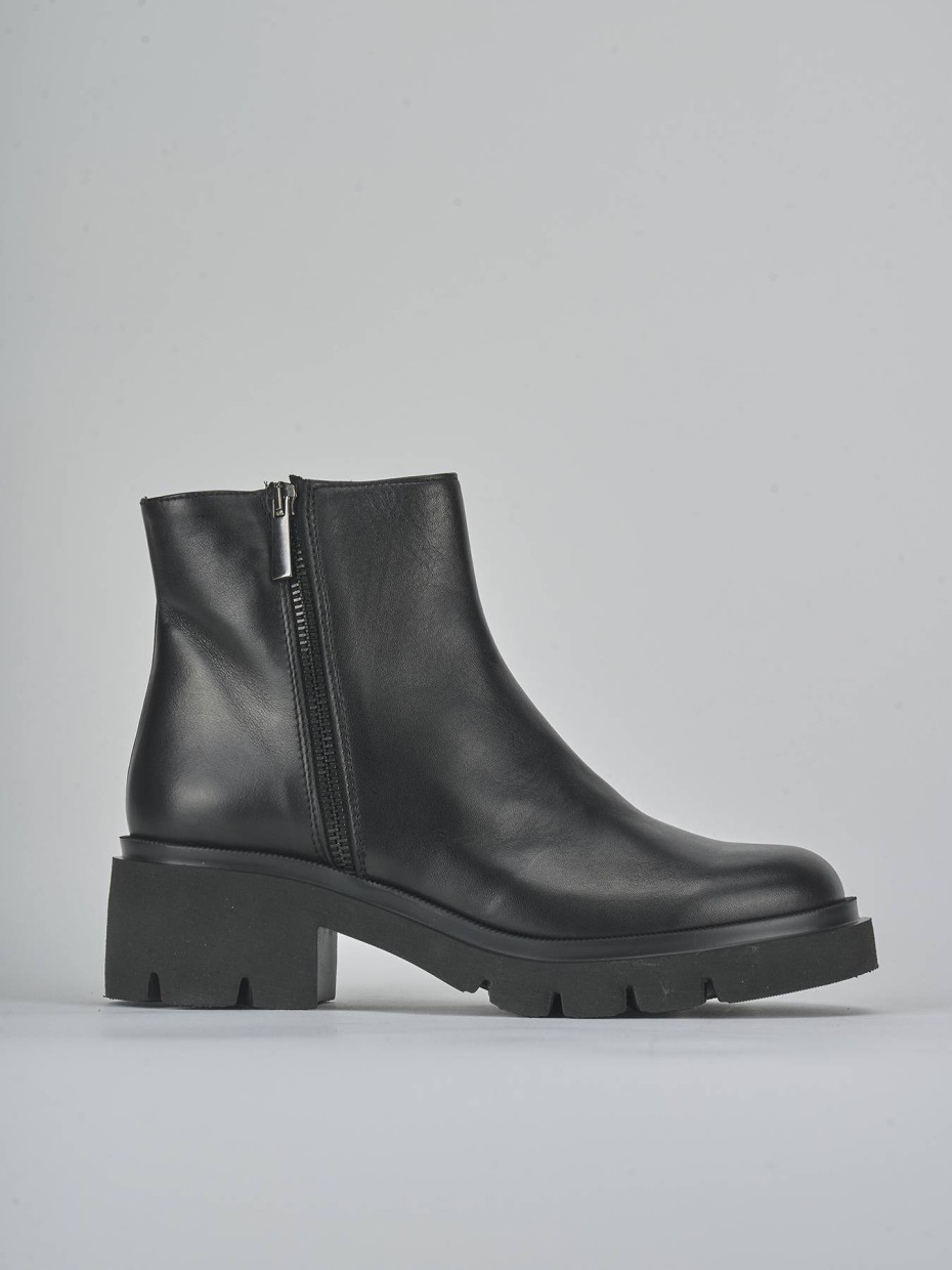 High heel ankle boots heel 5 cm black leather