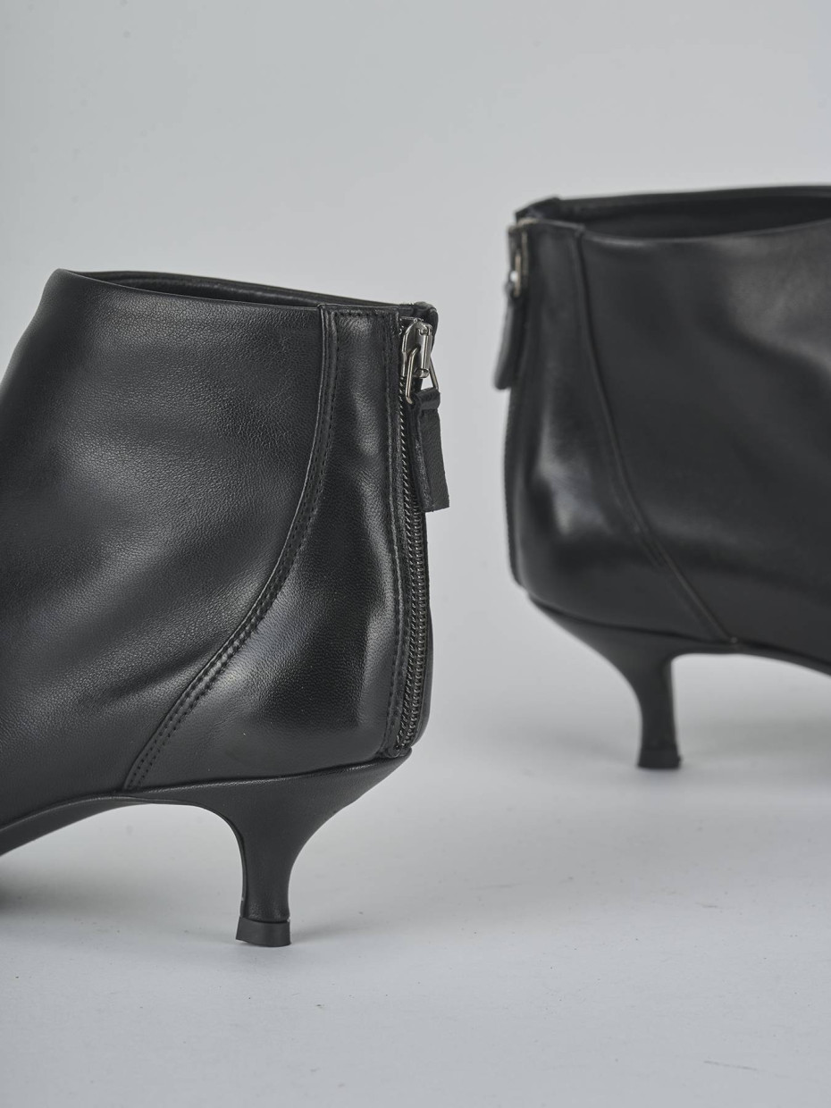 Stivaletti tacco 5cm pelle nero