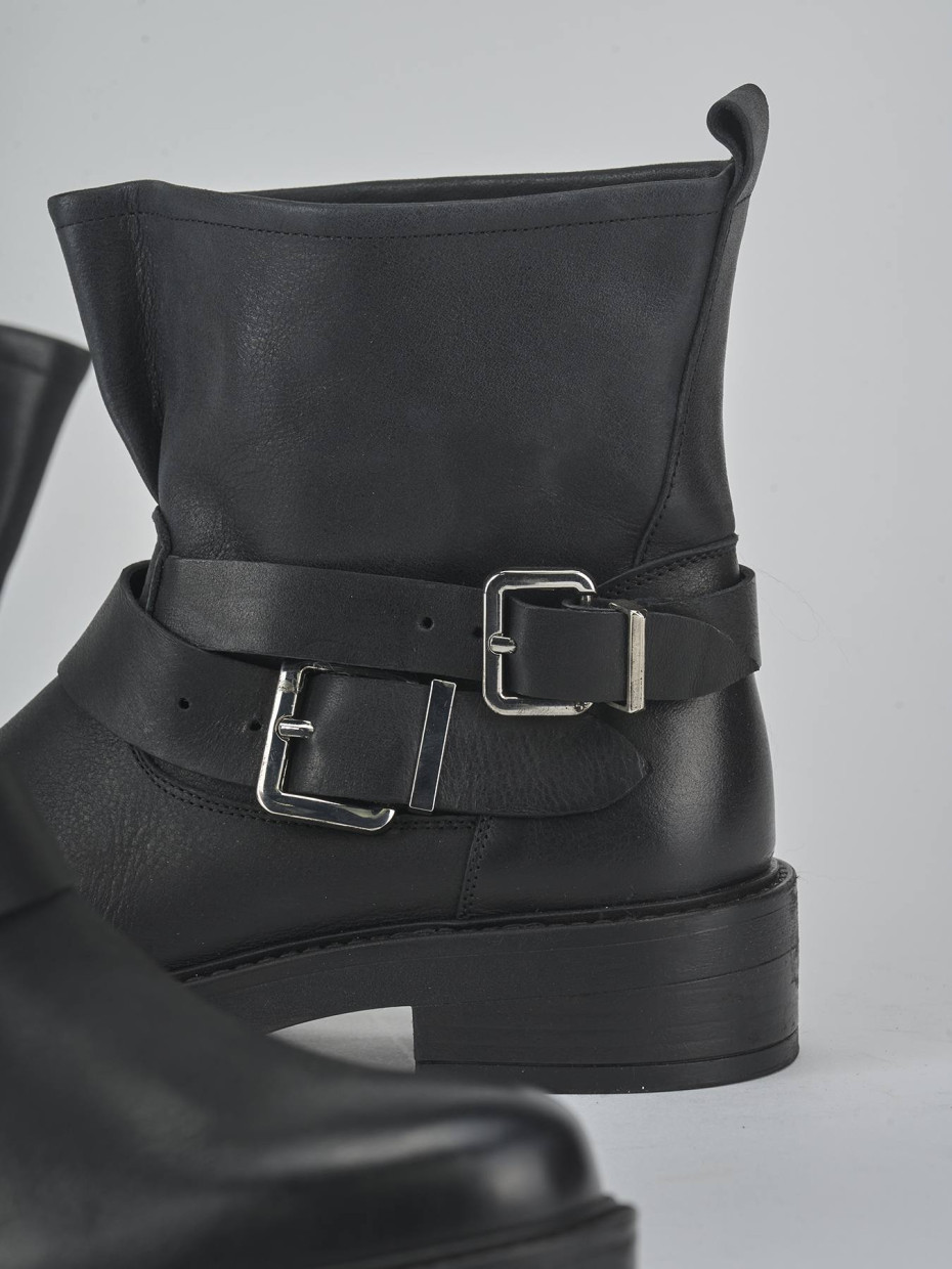 Stivaletti tacco 3cm pelle nero