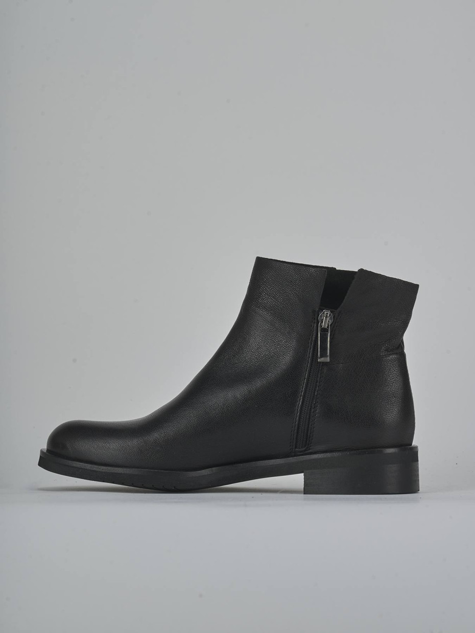 Stivaletti tacco 2cm pelle nero