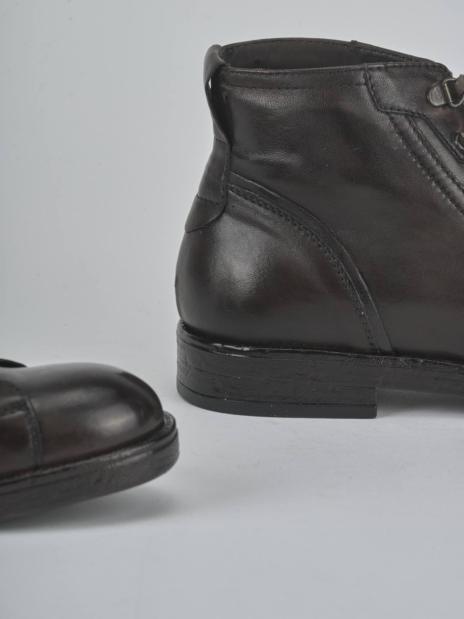 Botas militares marrón oscuro cuero