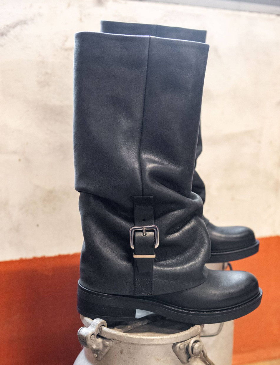Botas de tacón bajo tacón 3 cm negro cuero