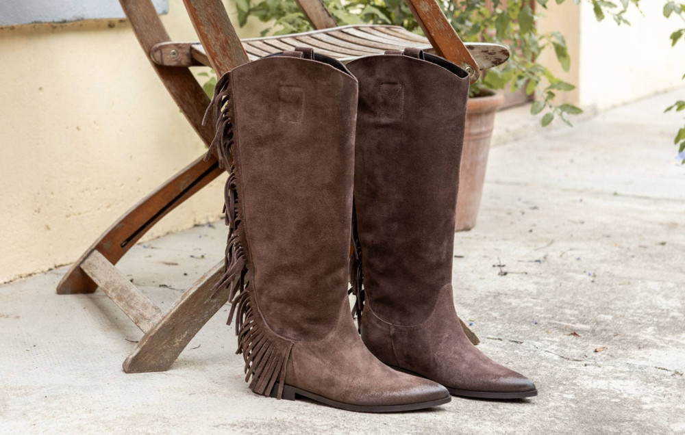 Low heel boots heel 1 cm dark brown suede