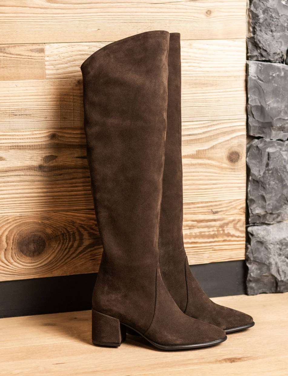 Botas de tacón alto tacón 6 cm marrón oscuro ante