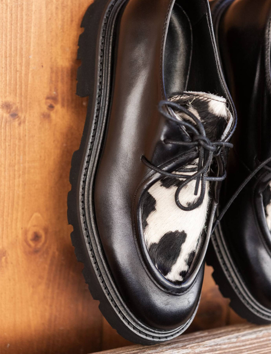 Zapatos de cordones tacón 3 cm negro cuero de vaca con pelo