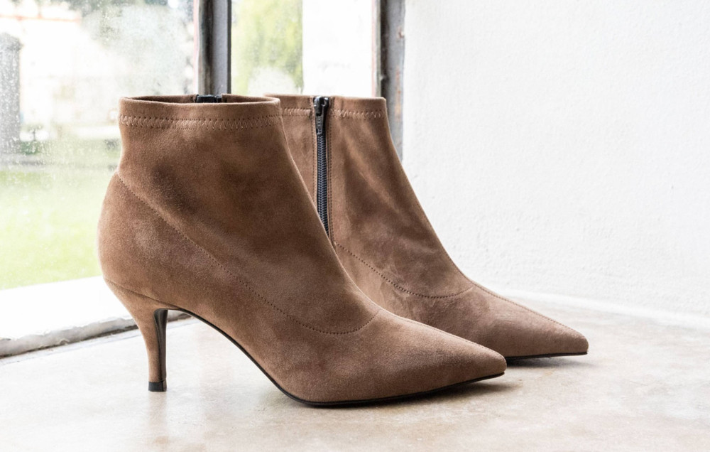 Stivaletti tacco 7cm camoscio beige