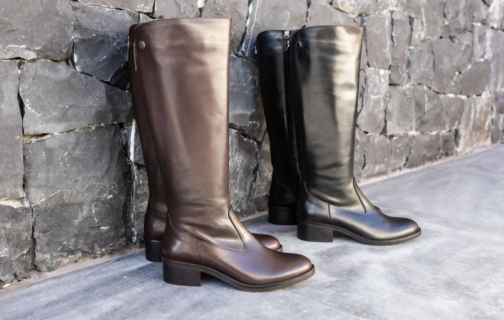 Low heel boots heel 4 cm black leather