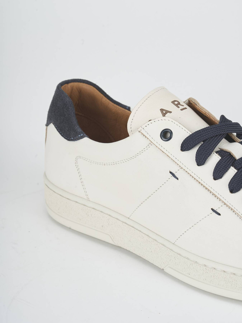 Sneakers white leather