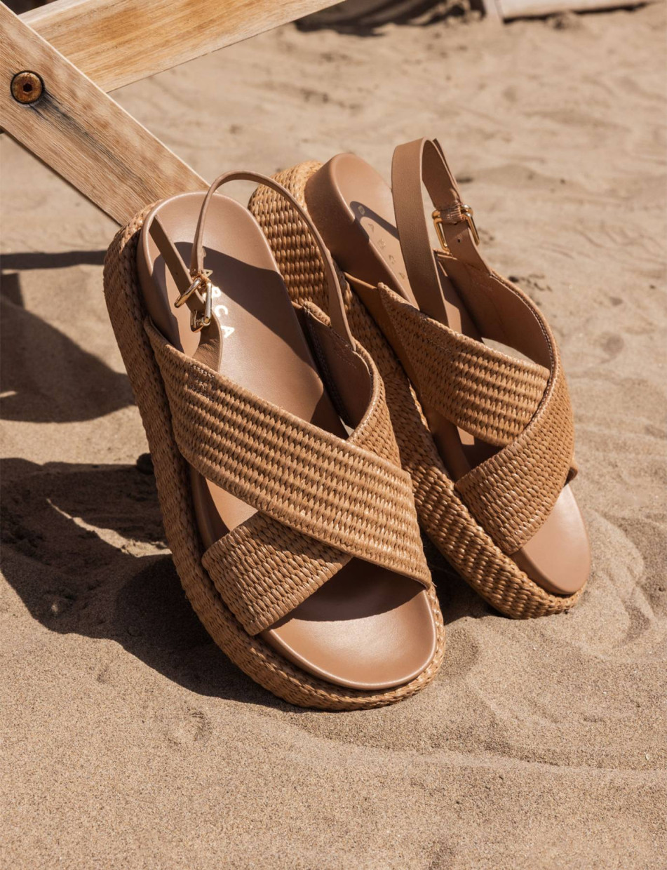 Sandalias de tacón bajo tacón 1 cm marrón cuero