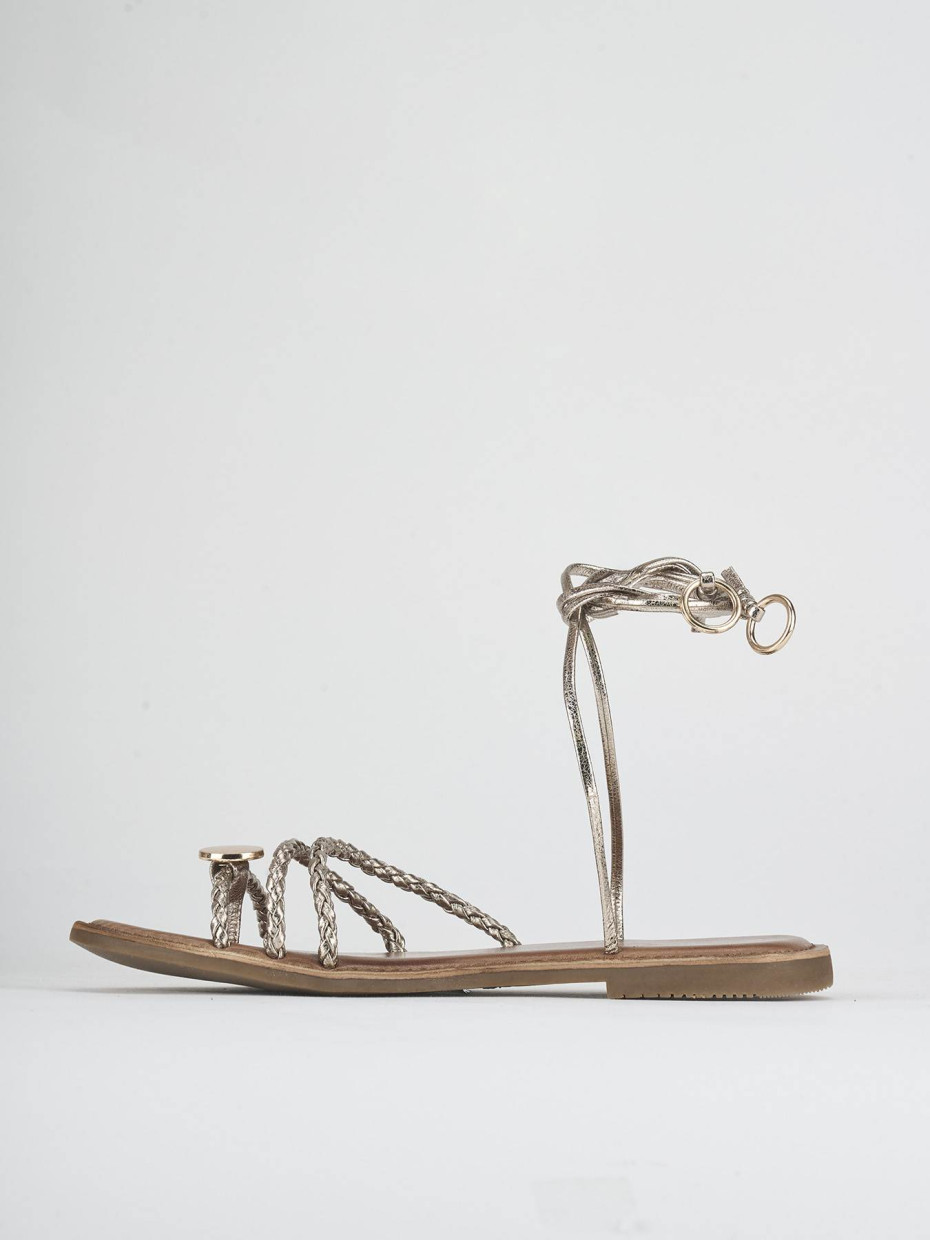 Sandalias de tacón bajo tacón 1 cm oro laminado