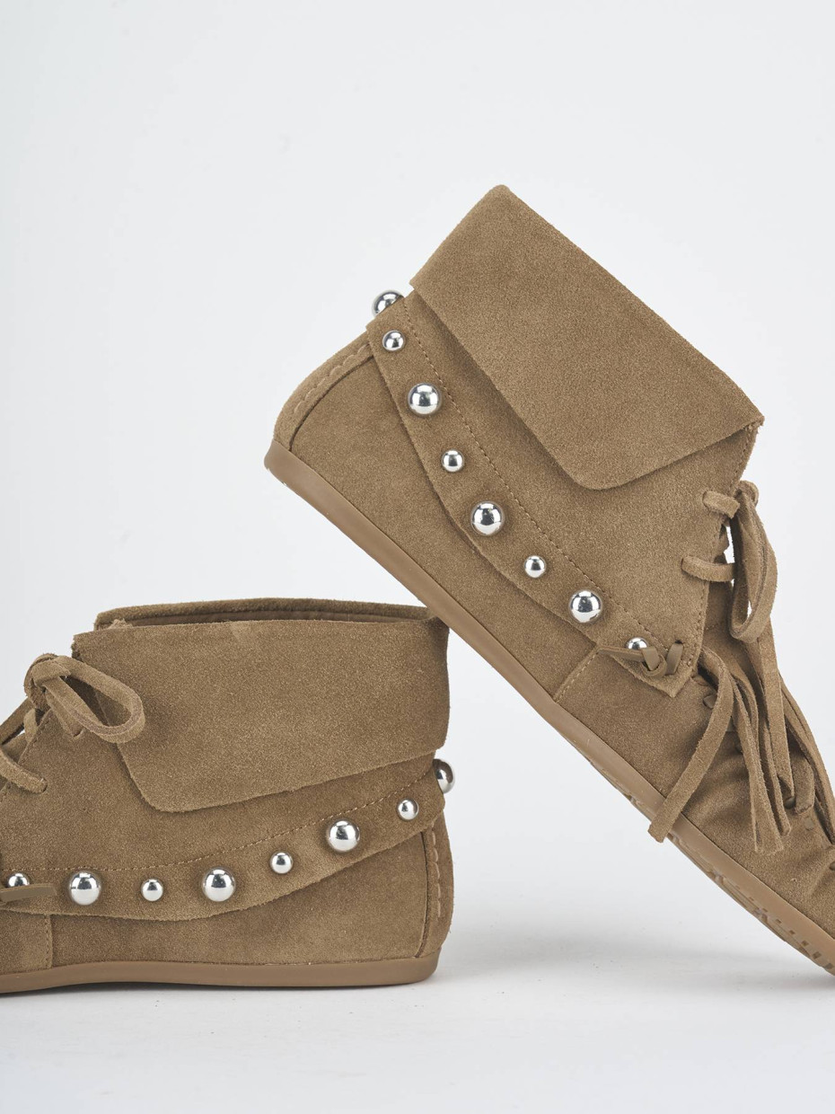 Stivaletti tacco 2cm camoscio beige