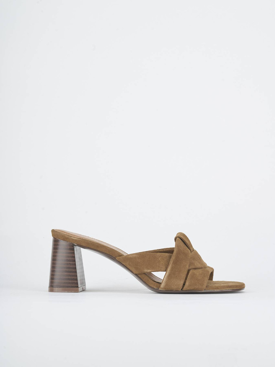 Mules tacón 7 cm marrón ante
