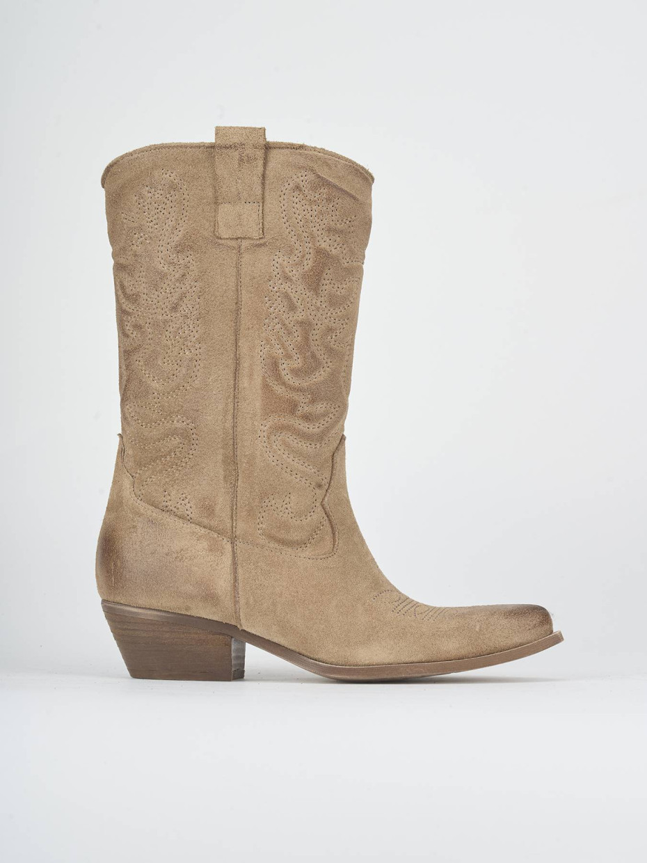 Low heel boots heel 4 cm beige suede