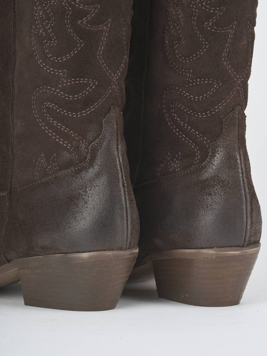 Low heel boots heel 4 cm dark brown suede