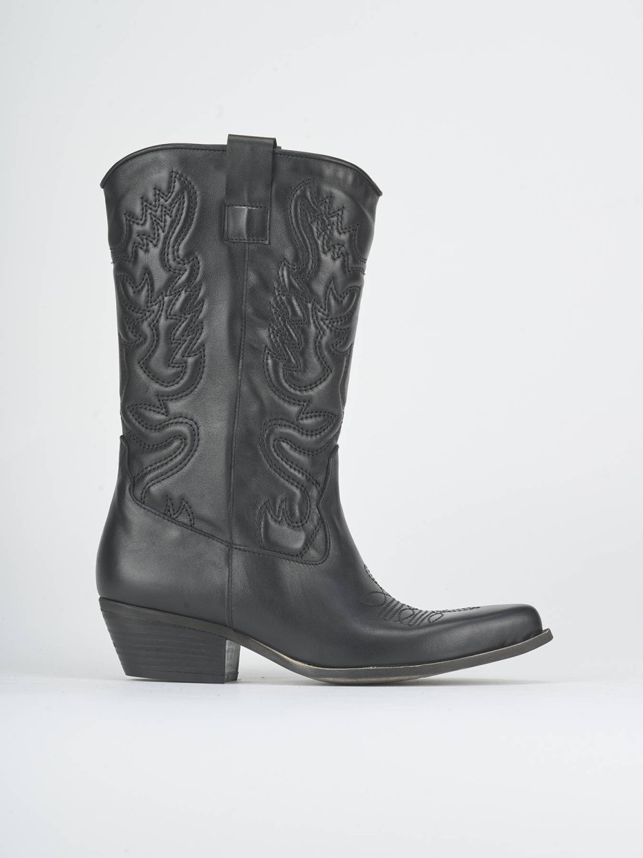 Low heel boots heel 4 cm black leather