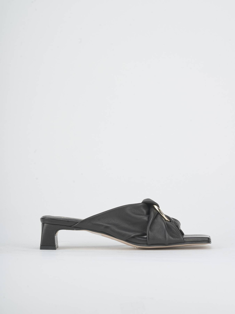 Slippers heel 4 cm black leather