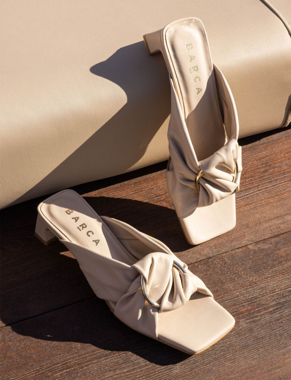 Mules tacón 4 cm beis cuero
