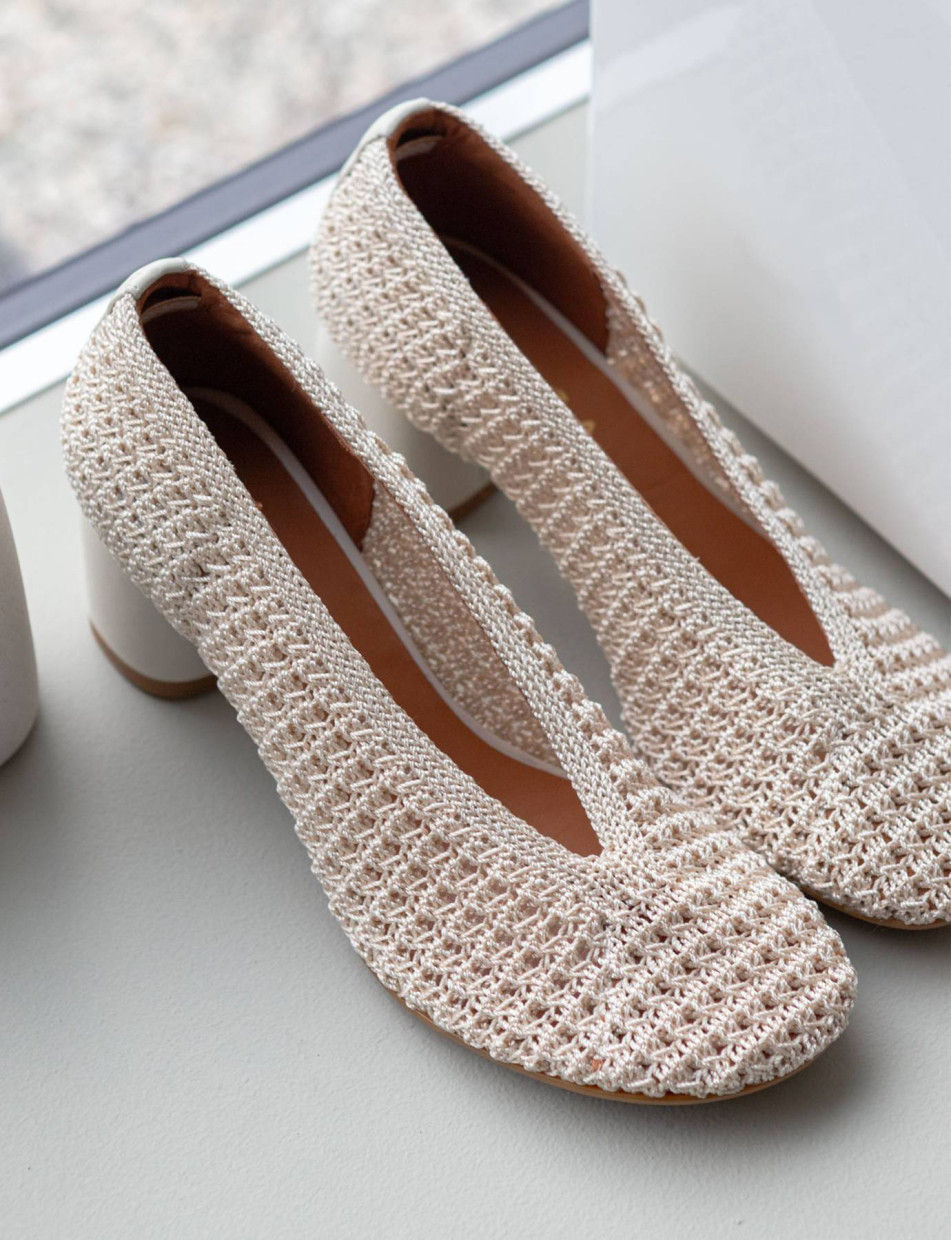 Zapatos de salón tacón 6 cm beis tejido