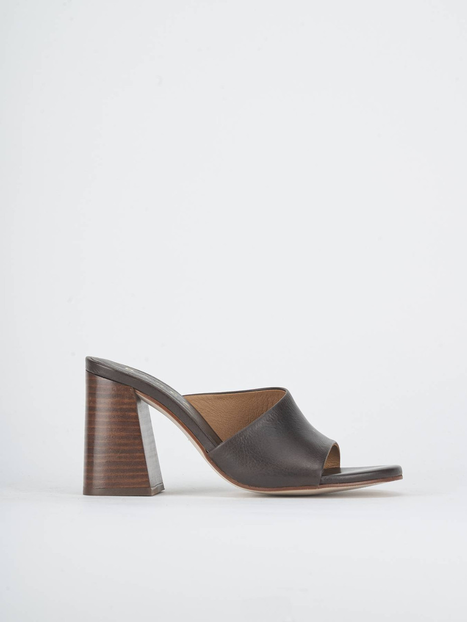 Mules tacón 9 cm marrón oscuro cuero