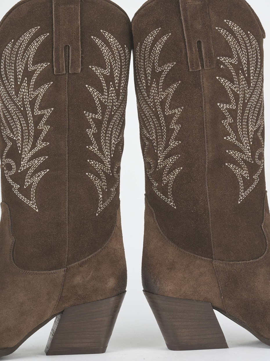 High heel boots heel 5 cm dark brown suede