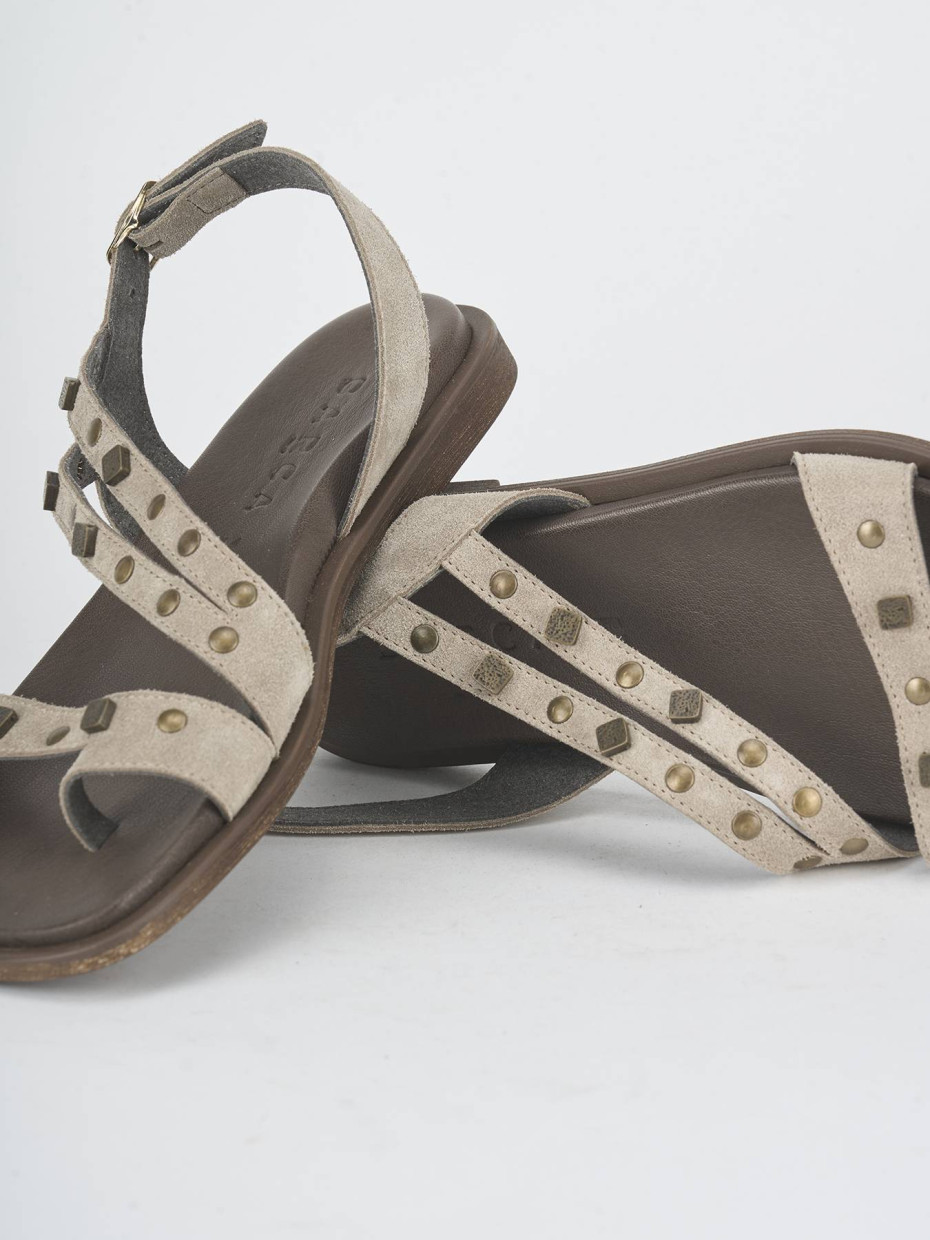Sandalias de tacón bajo tacón 1 cm beis ante