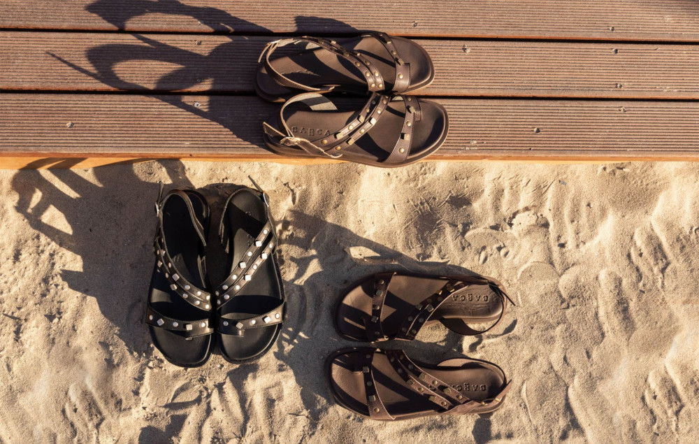 Sandalias de tacón bajo tacón 1 cm negro cuero