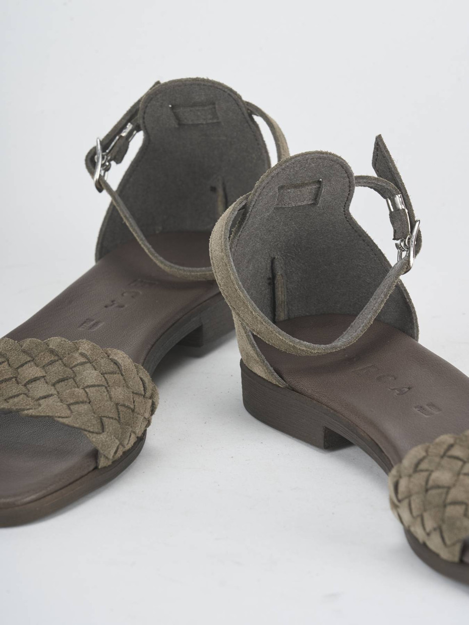 Sandalias de tacón bajo tacón 1 cm beis ante