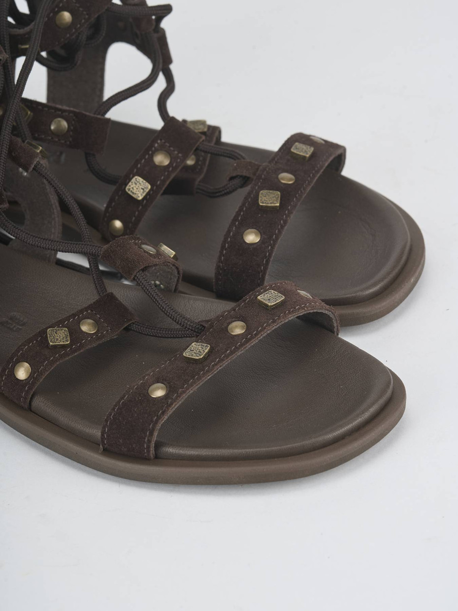 Sandalias de tacón bajo tacón 1 cm marrón oscuro ante