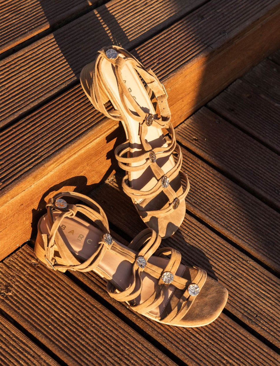 Sandalias de tacón bajo tacón 3 cm beis ante