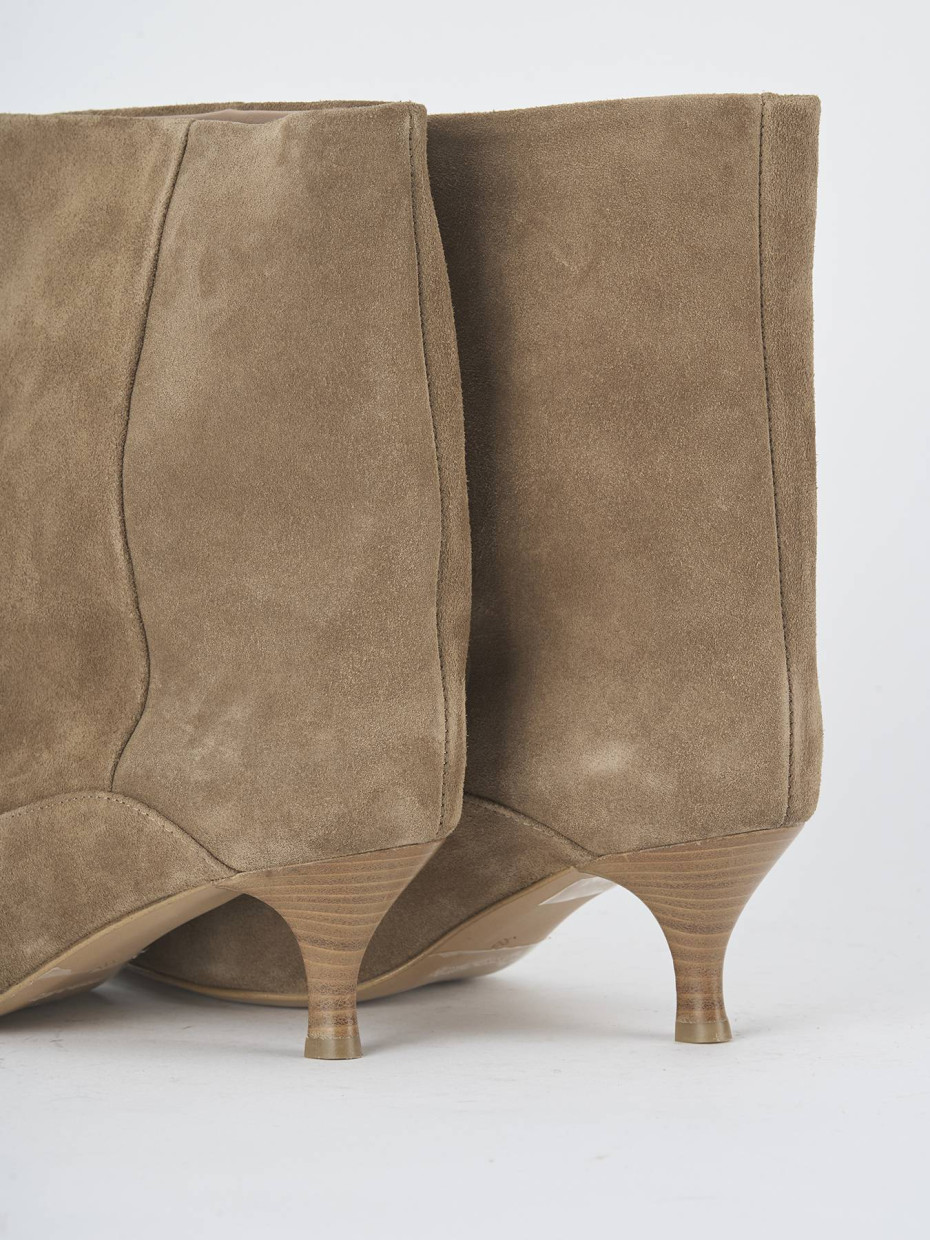 Stivaletti tacco 5cm camoscio beige
