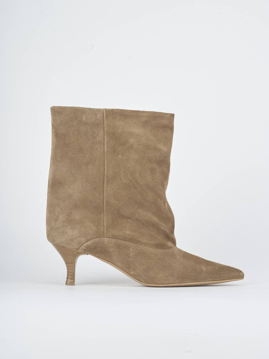 Stivaletti tacco 5cm camoscio beige
