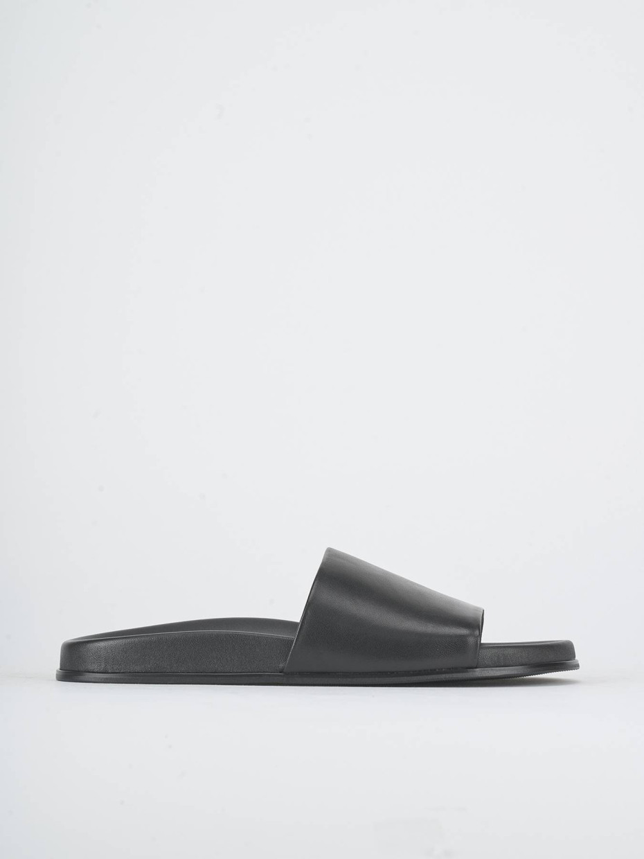 Slippers heel 1 cm black leather